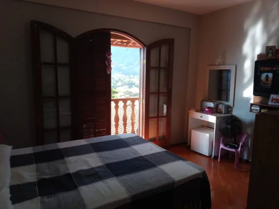 Imagem VENDO ESTA LINDA CASA NO CENTRO DO CÔNEGO. NOVA FRIBURGO RJ.