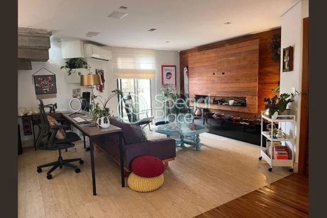 Imagem Cobertura em rua cobiçada de Perdizes. Totalmente reformada e planejada pelo escritório Fish Arqui...