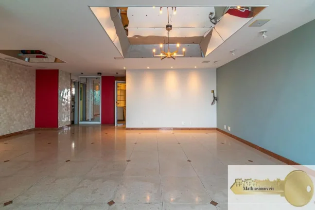 Imagem VENDA DIRETA - COBERTURA com 425m2 e vista panorâmica de 180º para a praia de Copacabana - Planta com 4 suítes, sendo 03 com closets - Aquecimento solar exclusivo e sistema de som embutido - CONDOMÍNIO R$ 5.860,00 - IPTU R$ 2.551,00