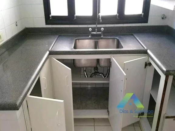 Imagem DIADEMA Sobrado 184M², 3 dormitórios, 1 suíte, 2 vagas, ótima localização e valor !!!!