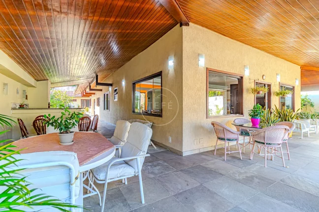 Imagem CASA LINEAR com 4 DORMITÓRIOS e 600m² de terreno no RIOMAR - Barra da Tijuca