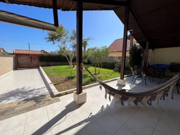 Imagem Casa térrea à venda de alto padrão, 100 metros da praia, em Peruíbe