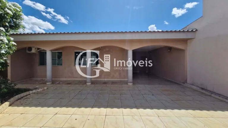Imagem Oportunidade Única: Casa Comercial à Venda em Campo Grande-MS, Vila Ipiranga - 2 quartos, 1 suíte, 3 salas, 2 banheiros, 1 vaga de garagem, 247,72 m².