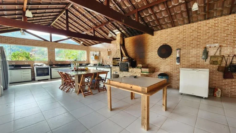 Imagem Casa em Condomínio para Venda em Teresópolis / RJ no bairro Vale Alpino