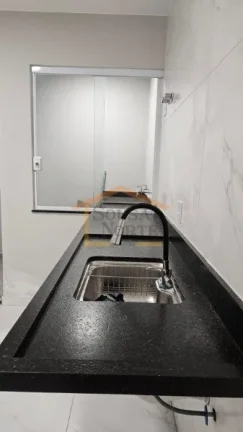 Imagem Sobrado com 3 dormitórios, sendo 1 suíte, lavabo, 2 banheiros e garagem para 2 veículos. Os ambie...