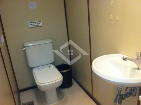 Imagem Sala Comercial de 107m² com 4 Vagas na Av. Rio Branco, Centro-