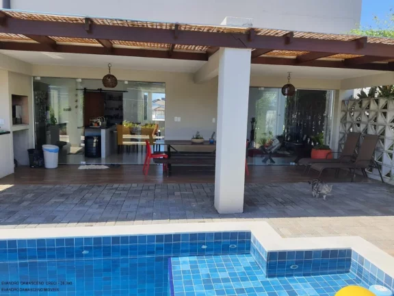 Imagem Casa em Condomínio com 3 suítes e 2 vagas de garagem em Vila de Abrantes, Camaçari-BA: confira!