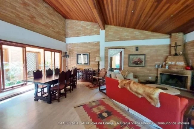 Imagem Belíssima propriedade com ares de Casa de Campo na Granja Viana!