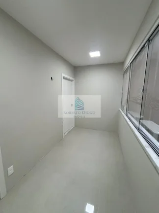 Imagem Apartamento à venda em Copacabana-RJ: 3 quartos, 1 suíte, 1 sala, 3 banheiros, 120m² de área. Venha conferir!