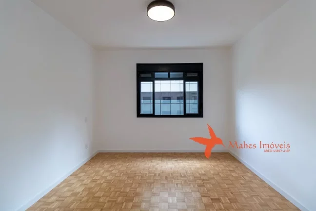 Imagem Espaçoso Apartamento de Reformado com 3 quartos (sendo 2 Suítes) em Cerqueira C?(C)sar, São Paulo - 220,95m e 2 Vagas de Garagem!