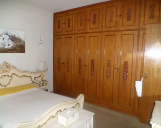 Imagem Apartamento com living para 02 ambientes, 03 dormitórios sendo 01 suíte com piso de carpete, banhe...