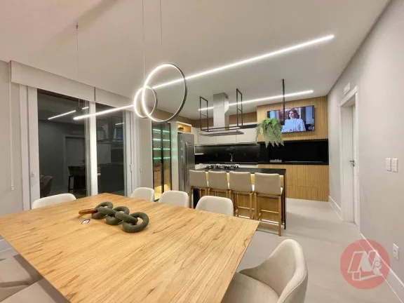 Imagem Excelente Casa Térrea com 4 Suítes
