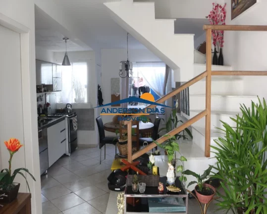 Imagem Sobrado com Piscina e 2 dormitórios à venda, 102m² por R$ 380.000 - Martim de Sá - Caraguatatuba/SP
