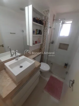 Imagem Este apartamento totalmente reformado combina requinte, conforto e praticidade em cada detalhe. Com ...