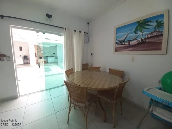Imagem Casa com 6 dormitórios e a 600m da praia. A venda em Peruíbe
