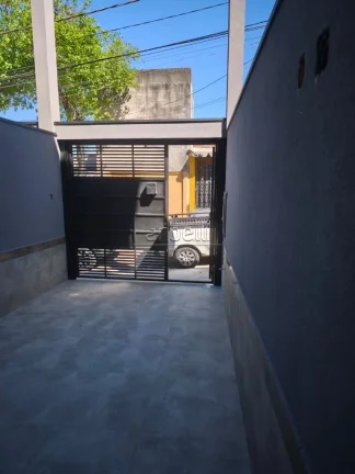 Imagem Sobrado com 160 M², 03 dormitórios sendo 01 suíte, 1 banheiro social e lavabo, sala para dois amb...