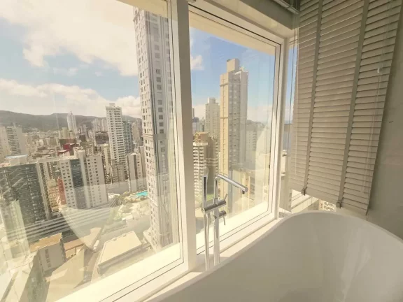 Imagem Apartamento vista mar com 4 suítes e 4 vagas de garagem em Balneário Camboriú/SC