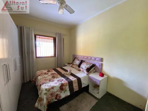 Imagem casa isolada na mirim praia grande