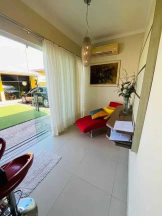 Imagem Casa com 3 dormitórios sendo 1 suíte e 5 vagas de garagem no bairro Parque Guarani em Joinville SC