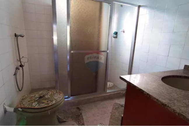 Imagem Casa com três quartos, Perto da Praia e da Praça da 70, Itaipuaçu Terreno completo