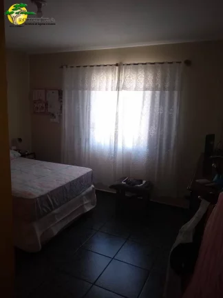 Imagem SOBRADO COM 230M² CONSTRUÍDO EM RUA BEM TRANQUILA