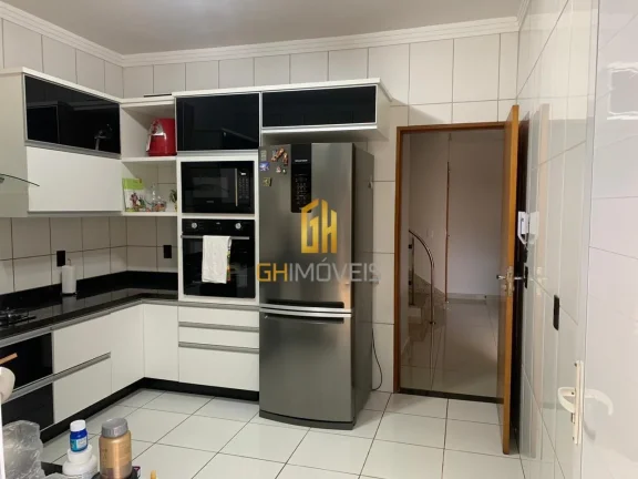 Imagem GH1966

Sobrado com 3 quartos no Jardim Bela Vista, em terreno com 204m² com 148m² de área constr...