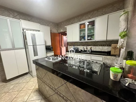 Imagem Casa com 3 dormitórios à venda, 180 m² por R$ 600.000,00 - Jardim Leonora - Itumbiara/GO