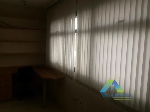 Imagem Sala comercial em região privilegiada a 5 minutos da estação do metro Santa Cruz.