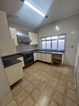Imagem CASA ASSOBRADADA COMERCIAL OU RESIDENCIAL PARA ALUGAR A 400 METROS DO METRÔ VILA PRUDENTE, COM EDÍCULA. 4 DORMITÓRIOS E 4 VAGAS DE GARAGEM.