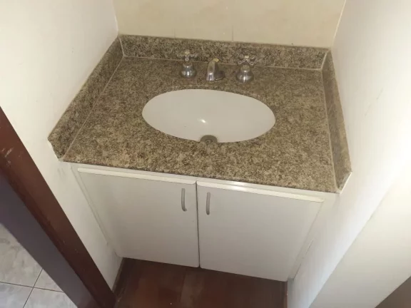 Imagem Apartamento espaçoso com 3 dormitórios, todos com armários planejados, sendo 1 suíte confortáve...