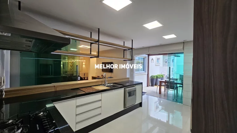 Imagem Apartamento à venda no Ed. Chateau de Versailles no Centro de Balneário Camboriú