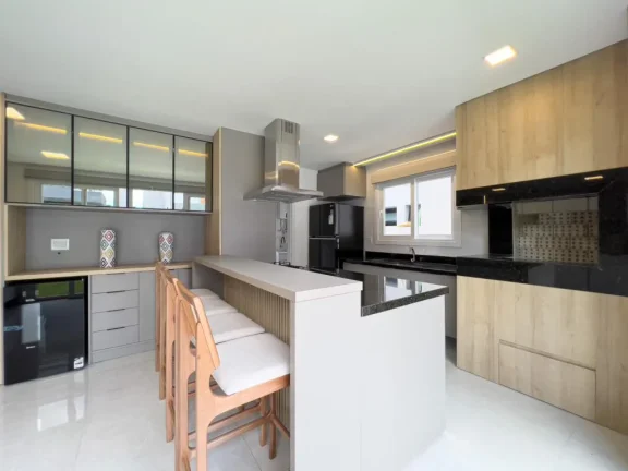 Imagem Casa em Condominio 4 Dormitórios - Bairro Centro