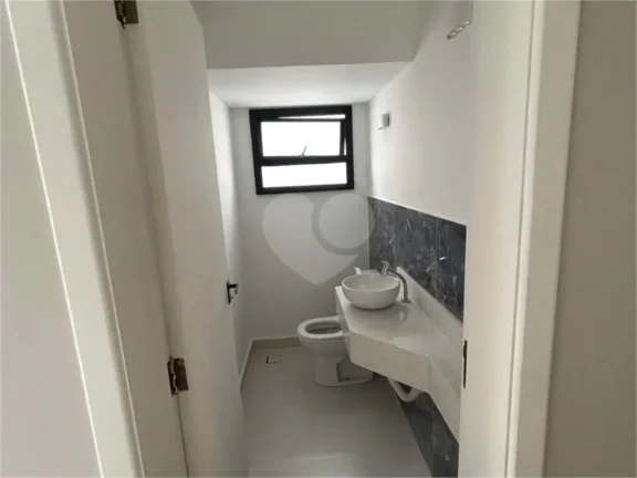 Imagem Sobrado à venda com 3 quartos, sendo 3 suítes, em Vila Yara, Osasco - SP