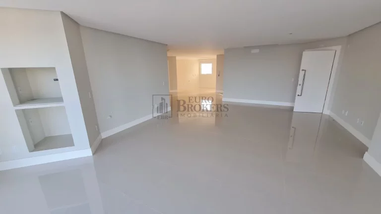 Imagem Apartamento com 3 suítes à venda no edifício Infinity Cost