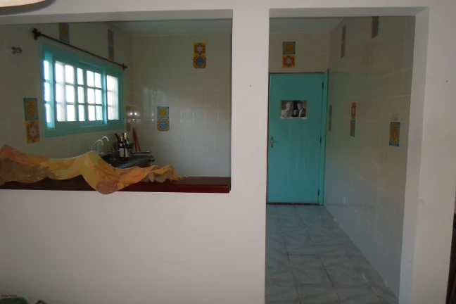 Imagem Casa com edícula a 200m da praia à venda em Peruíbe.