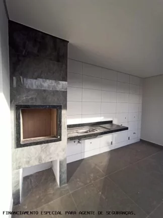 Imagem Casa para Venda em Maringá, Parque Avenida, 2 dormitórios, 1 suíte, 2 banheiros, 1 vaga