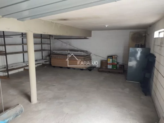 Imagem Com um amplo espaço interno, barracão oferece inúmeras possibilidades de layout e adaptação, permitindo a personalização de acordo c/ as necessidades