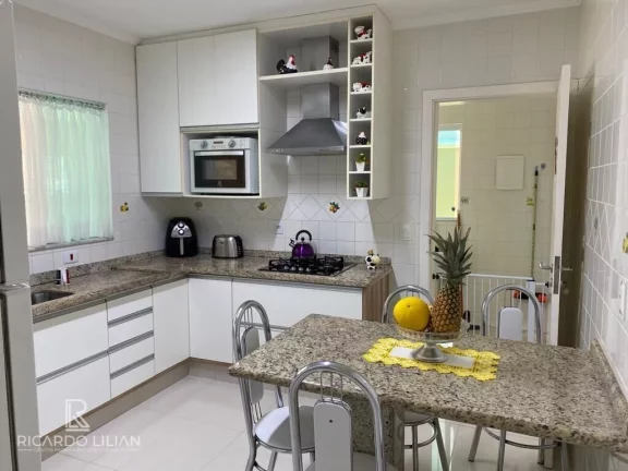 Imagem "Seu Novo Lar em Atibaia: Casa Térrea de Luxo em Condomínio Exclusivo!"