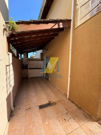 Imagem Casa com 2 dormitórios, quintal e energia sustentável à venda