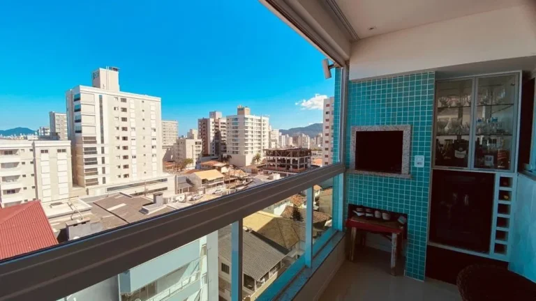 Imagem Apartamento à venda na praia de Gravatá em Navegantes, localizado na quadra mar, com 3 dormitórios, pronto para morar e semi mobiliado com a Adriano Carpes Imóveis.