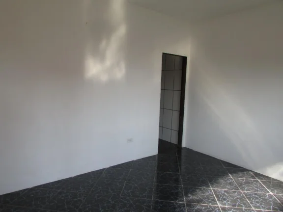 Imagem Encantadora casa de rua disponível para venda, localizada em um bairro tranquilo e de fácil acesso...