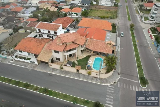 Casa de esquina à venda  Imbituba SC, com piscina