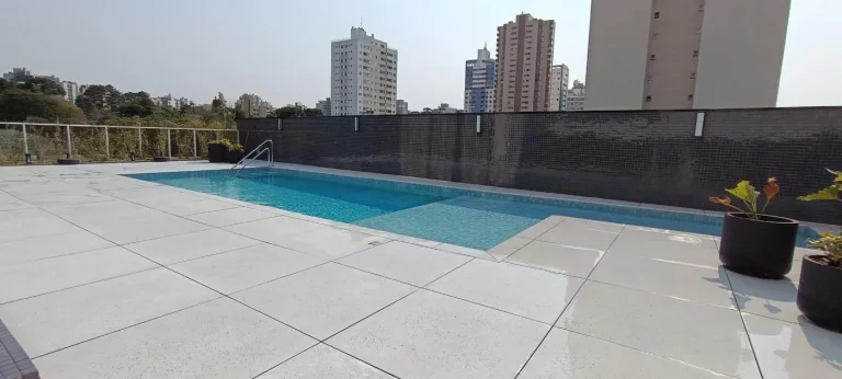 Imagem Apartamento no Cabral - 3 dormitórios - 101 m2. Sacada. Novo