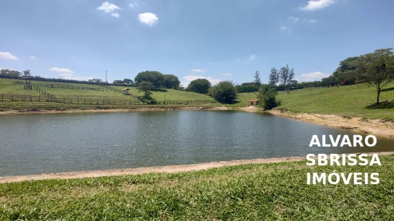 Imagem Sitio a venda em Itu SP com 4,7 alqueires ou 113.740 m², casa sede com 6 suítes, piscina e dois lagos maravilhosos, venha conhecer pessoalmente.