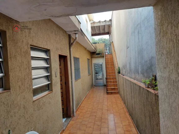 Imagem CASA TÉRREA A VENDA NA MOOCA. 3 DORMITÓRIOS, 1 SUÍTE, 2 SALAS, 2 COZINHAS, ÁREA GOURMET COM CHURRASQUEIRA, 3 BANHEIROS E 2 VAGAS DE GARAGEM COBERTAS.