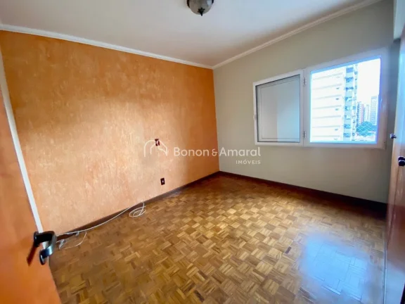 Imagem Amplo apartamento no Cambuí, próximo ao Centro de Campinas, com 118m².
Com 3 quartos + 1, sendo 1...