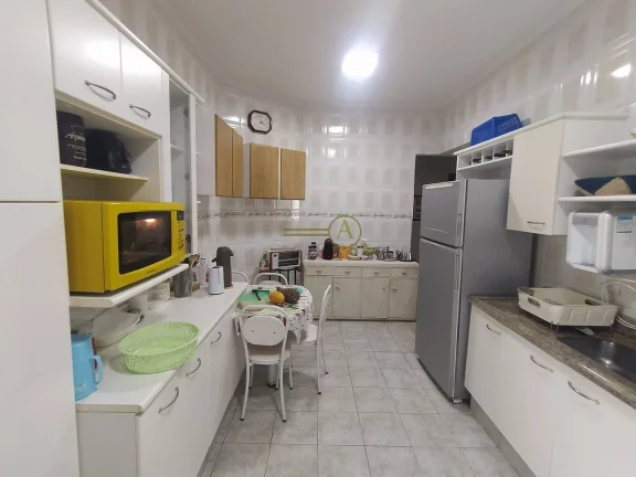Imagem Casa com 3 dorms (2 suítes) a 700m da Praia à venda em Peruíbe