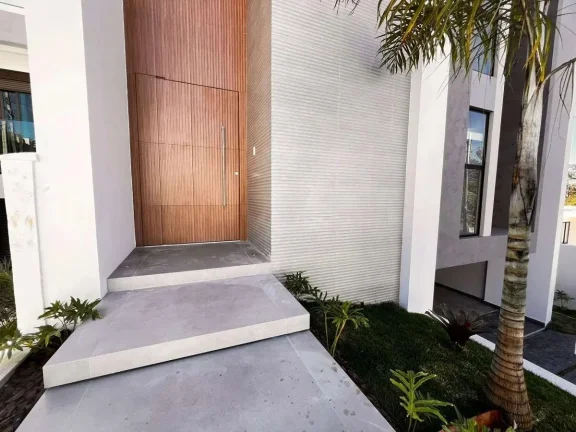 Imagem Conforto e Estilo em Dois Andares: Casa com 4 Dormitórios, 2 Suítes em Condomínio Fechado!