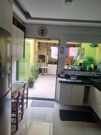 Imagem VENDO LINDO SOBRADO DE 03 DORMITÓRIOS NO BAIRRO CAMPO GRANDE!