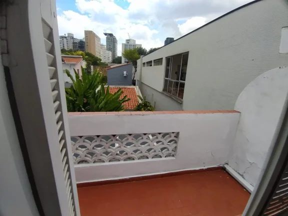 Imagem Casa Jardim Europa - 126M², 2 Dorms, 1 Vaga, Varanda, Armários.